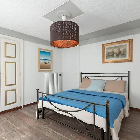 לינה וארוחת בוקר Casa Sakurai *